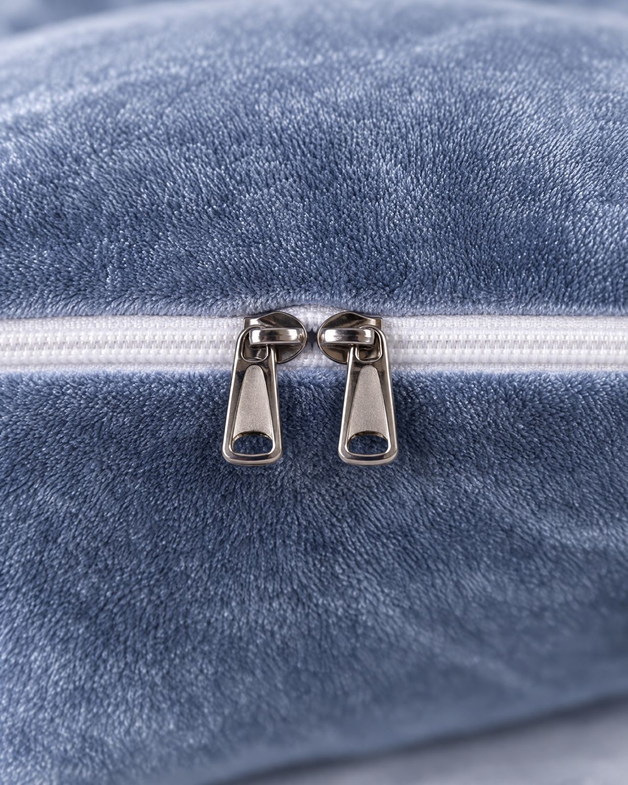Double zip pulls on the velvet cover